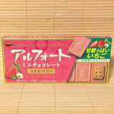 Box of strawberry-flavored Alfort chocolate cookies with Japanese text on a bamboo mat background