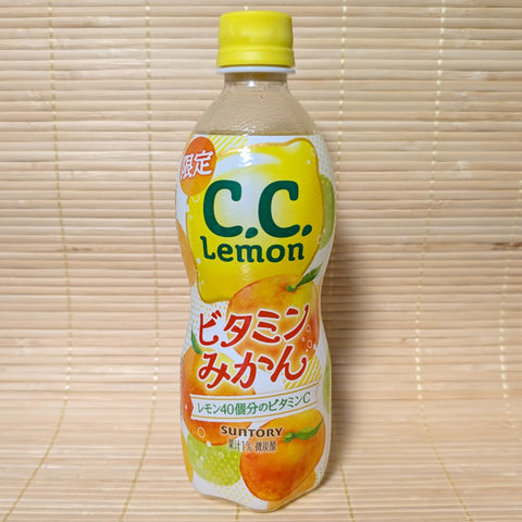 A 500ml bottle of Suntory C.C. Lemon Vitamin Mikan soda is displayed on a tatami background.