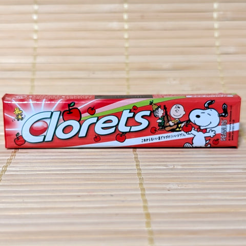 Pack of Japanese Fresh Apple Clorets chewing gum with Snoopy and other Peanuts characters on the label. It sits on a bamboo mat background.