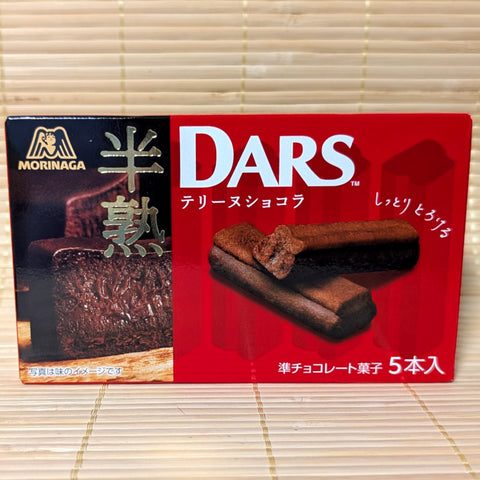 Red DARS terrine fudge chocolate box with Morinaga logo on a tatami surface