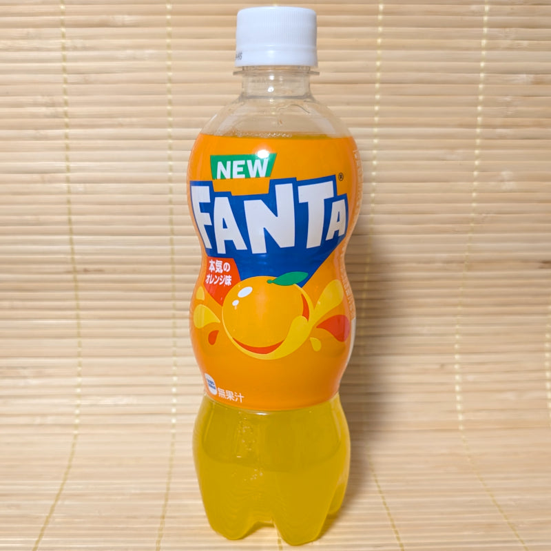 A 500ml bottle of Fanta Orange on a tatami background featuring a "NEW" green banner and "Honki no Orange" Japanese text.
