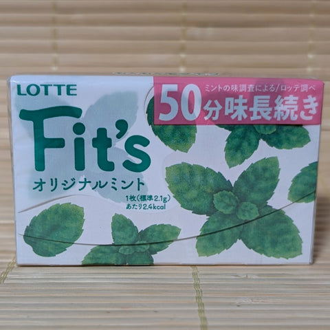 Pack of Lotte Fit's Original Mint on a wooden surface
