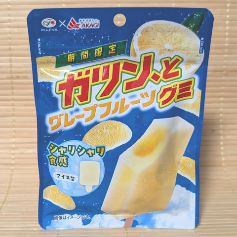 A blue pouch of Fujiya Gatsun to Grapefruit gummy showing an ice cream bar graphic and fresh grapefruit slices on a tatami background.