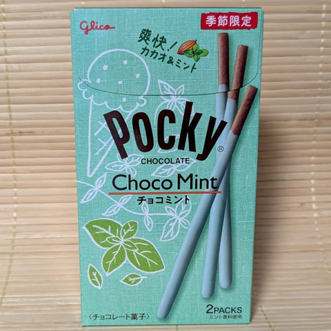 A mint-green Pocky box showing cocoa sticks dipped in light green mint chocolate, with mint leaf and ice cream graphics on a tatami background.