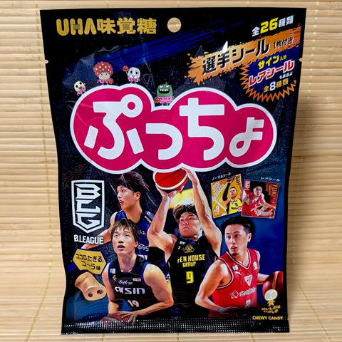 A black pouch of UHA Puccho B.League Cola featuring Japanese basketball players displayed on a tatami background.