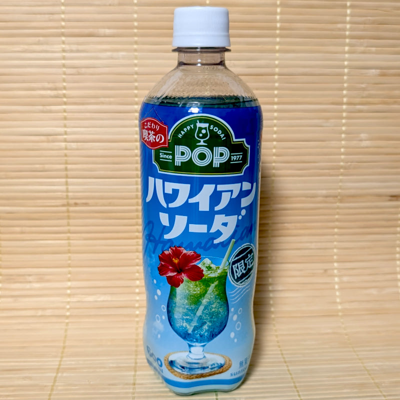 A 600ml bottle of blue Suntory POP Hawaiian Soda with a retro green logo and a red hibiscus flower graphic on a tatami background.