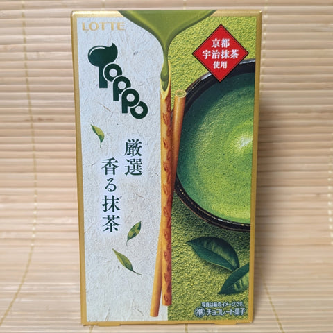 A gold and green box of Lotte Toppo Fragrant Matcha sticks displayed on a traditional tatami background.